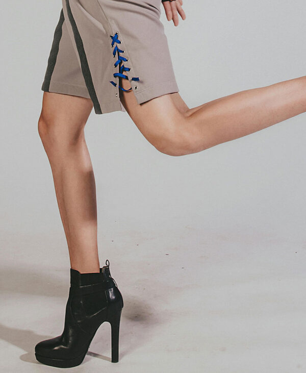 Avant-Garde Gray Cropped Set - Hình 3